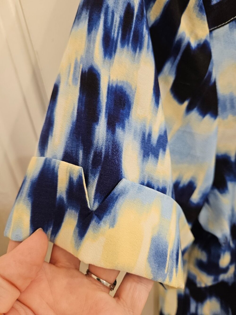 Anne Klein Button Down Shirt Blue Drip Dye Abstract Print Cuffed Sleeve L NWOT - Picture 8 of 8